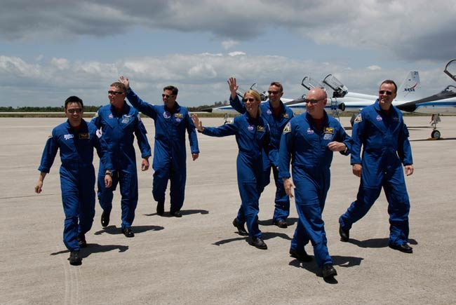 Space Shuttle Discovery 'Go' for Saturday Launch
